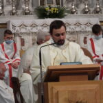 Prišel je novi župnik g. Fontaine_<em>Ecco il nuovo parroco don Fontaine</em>