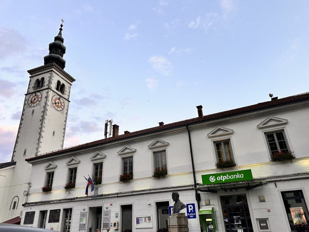 V Kobaridu brez bančnih poslovalnic _ A Kobarid rimarranno senza sportelli bancari