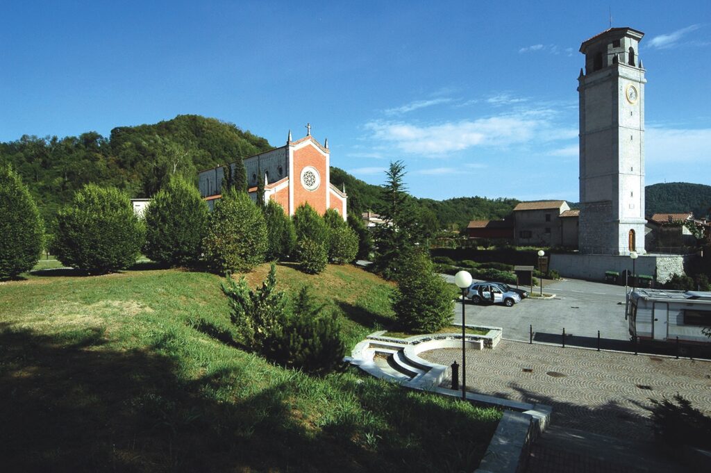 Parvo sveto obhajilo v Špietru _ Prima comunione a San Pietro
