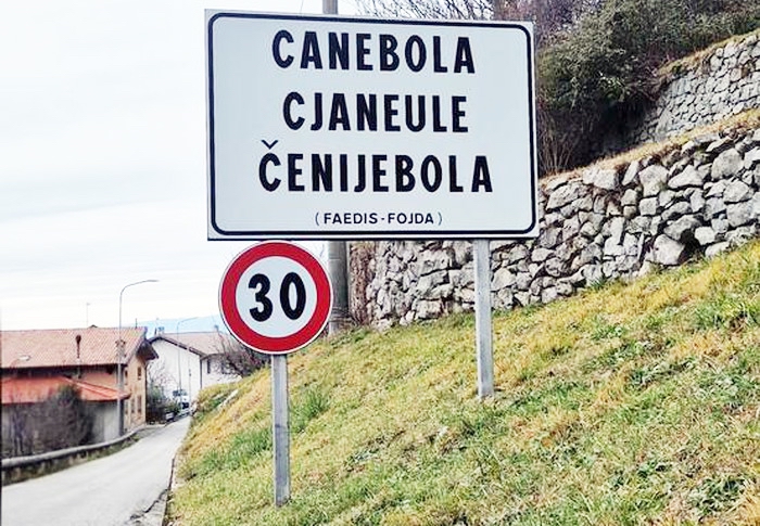 Delo na cesti med Fojdo in Čenijebolo _ Lavori in corso tra Faedis e Canebola