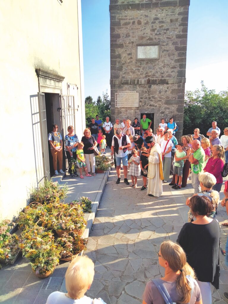 Urniki Svetih Maš za Rožinco _  Orari Sante Messe per l’Assunzione di Maria